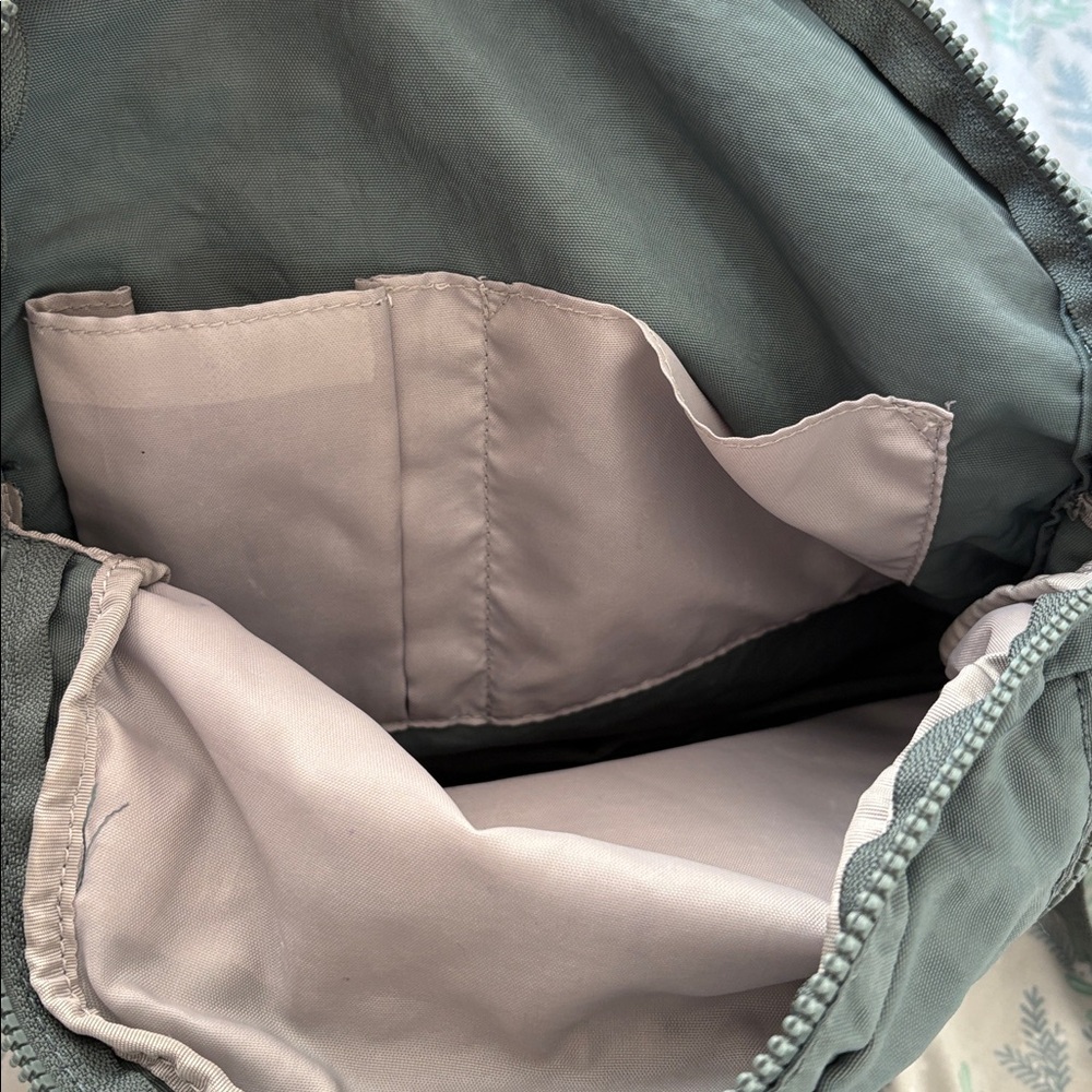 Backpack - Picture 4 of 12